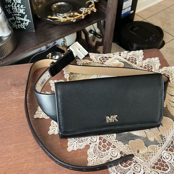 🖤 Michael Kors belt bag 🖤 - Picture 3 of 7